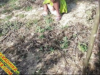 Araher Ke Khet Me Le Ja Ke Chood Diya Chachi Ko Desi Video